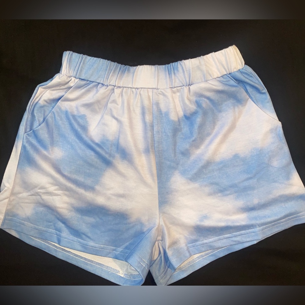 *3/$15* Women’s pull on shorts NWOT